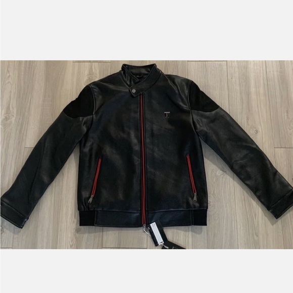 F collections M2011-PR760 leather jacket size M made in Italy
Black
Red - Picture 2 of 5